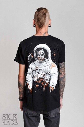 Černé triko Deep Space s motivem mrtvého astronauta na zádech.